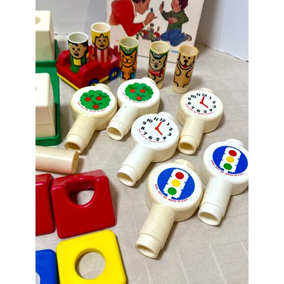 Vintage 1983 Johnson + Johnson Peg Pals Village 35  People Parts / Pieces TOY - Picture 2 of 10